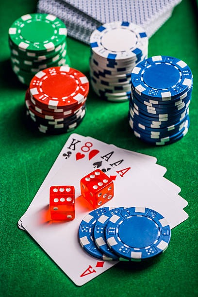 Dragon Tiger card comparison display during a live round